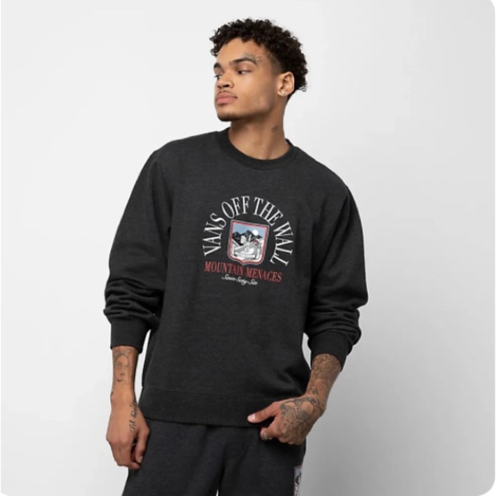 Clean Brand New Vans Skater Crewneck 

Nice Cropped fit  ✅